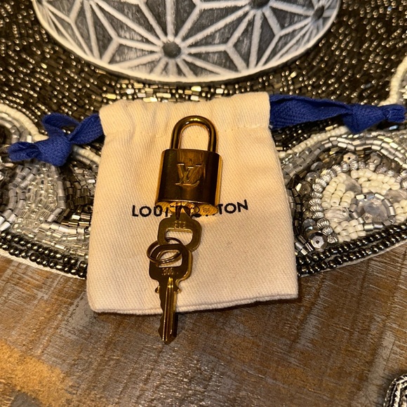 Louis Vuitton Lock & Key set❤️ - Picture 2 of 3